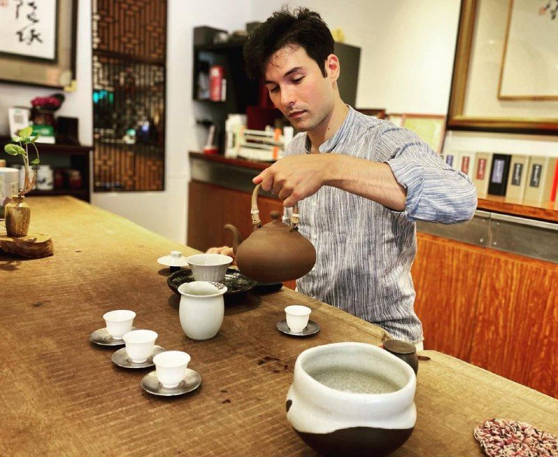 鳳小岳隨心律動，演而優則唱的一場痛快冒險