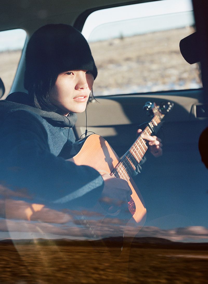 一把吉他加一雙跑鞋，柯泯薰人生樂譜的變奏與賦格