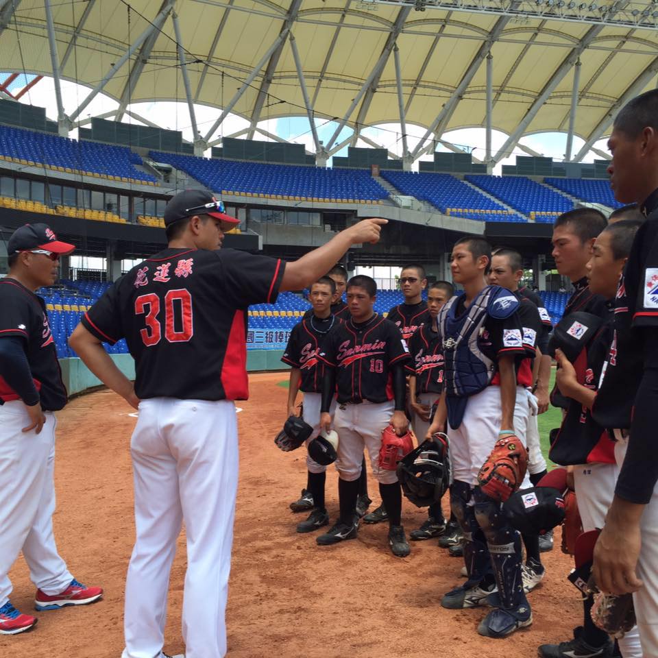 米馬力、三民國中棒球隊、台鋼雄鷹 隊史首勝投手 - 黃紹睿