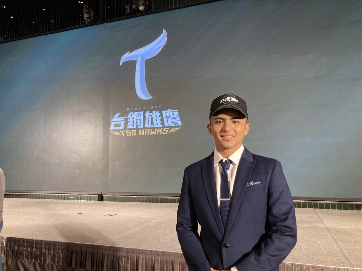 米馬力、「張班長」張志強、與台鋼雄鷹 隊史首勝投手 - 黃紹睿