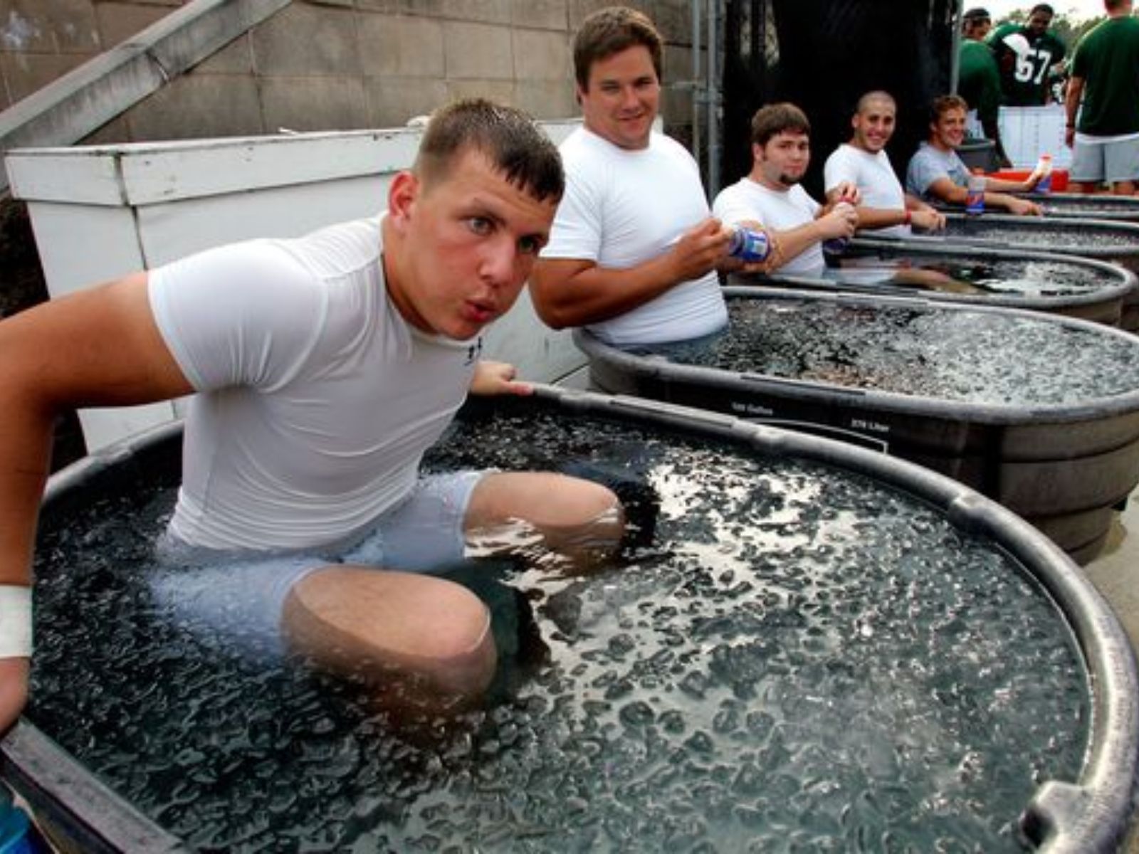 夏天必備！超快速緩解肌肉酸痛非「冰浴」莫屬