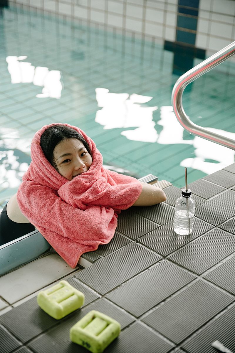 一把吉他加一雙跑鞋，柯泯薰人生樂譜的變奏與賦格