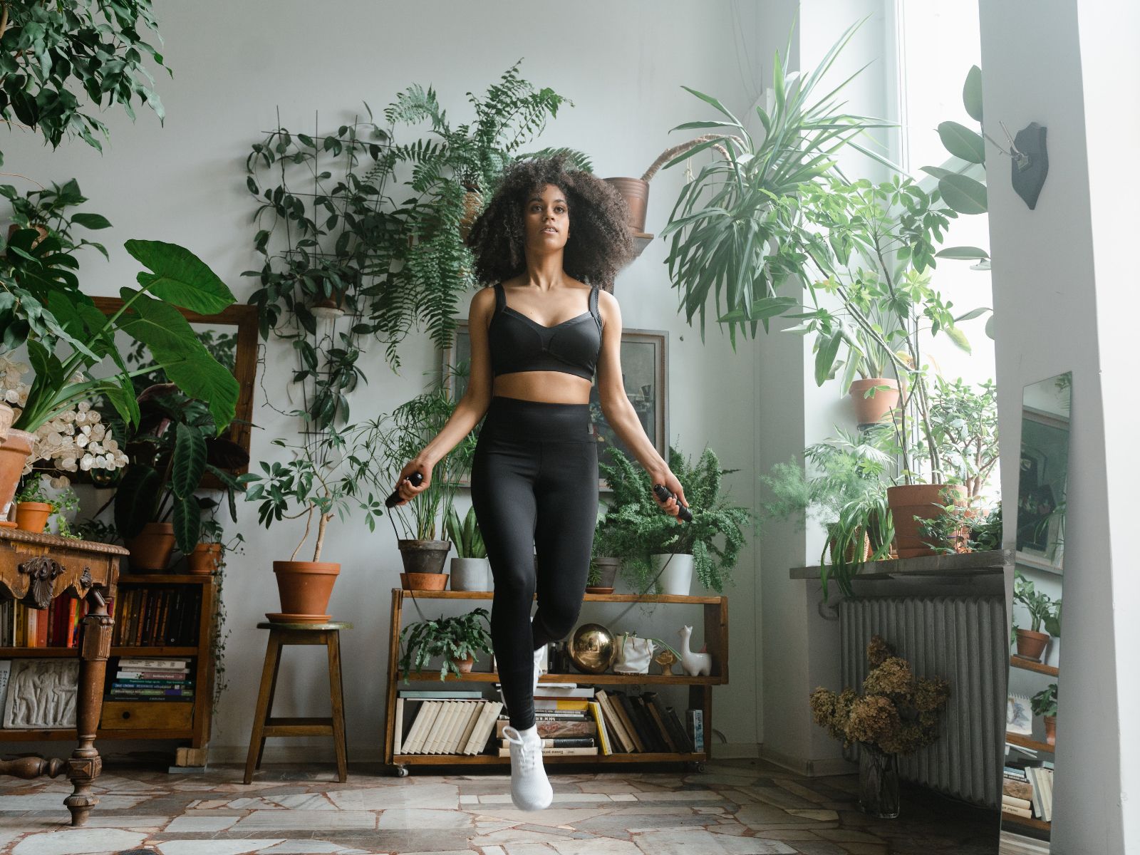 減脂人必看！跳繩燃脂效搭配10分鐘間歇菜單瘦身不是夢！