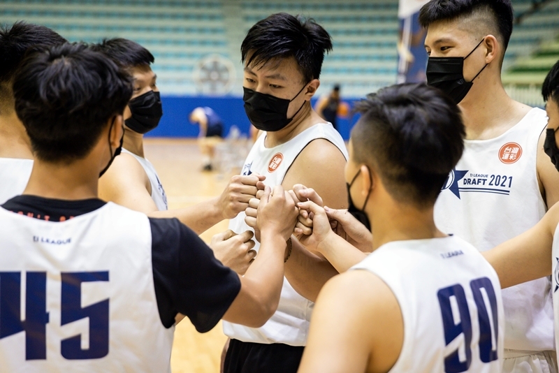 從0隊到12隊、薪水漲三倍、大學畢業年薪300萬！史上最狂的台灣職籃