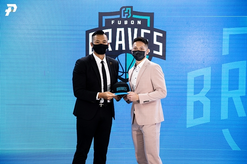 從0隊到12隊、薪水漲三倍、大學畢業年薪300萬！史上最狂的台灣職籃